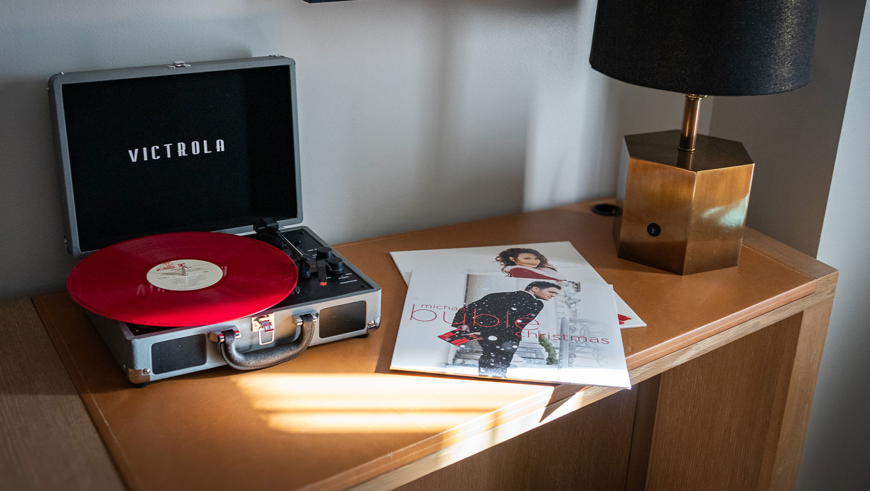 Suite Chalet table with record player and Christmas albums